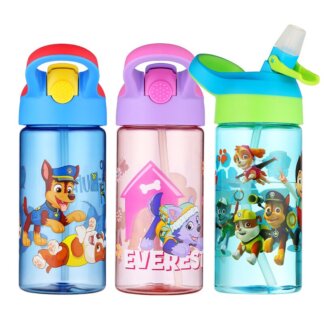 בקבוק מים עם קש – מפרץ ההרפתקאות