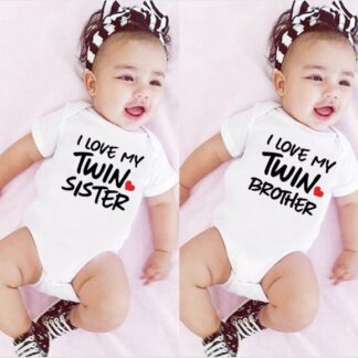 בגדי גוף לתאומים לבנים ולבנות עם הדפס - I LOVE MY TWIN SISTER / TWIN BROTHER