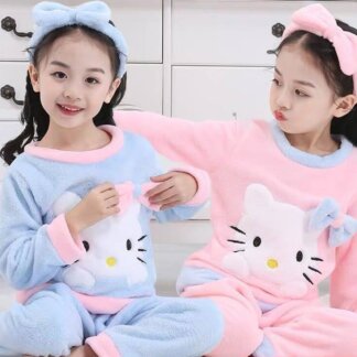 פיג’מת פליז לחורף בעיצוב “הלו קיטי” לילדות!