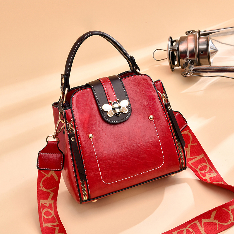 קולקציית תיקי צד אופנתיים לאישה