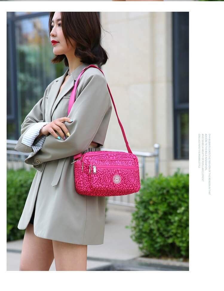 תיק צד צבעוני עם רצועת כתף רחבה