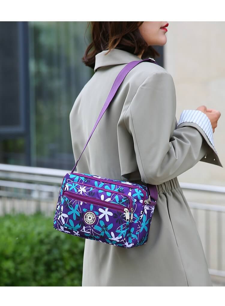 תיק צד צבעוני עם רצועת כתף רחבה