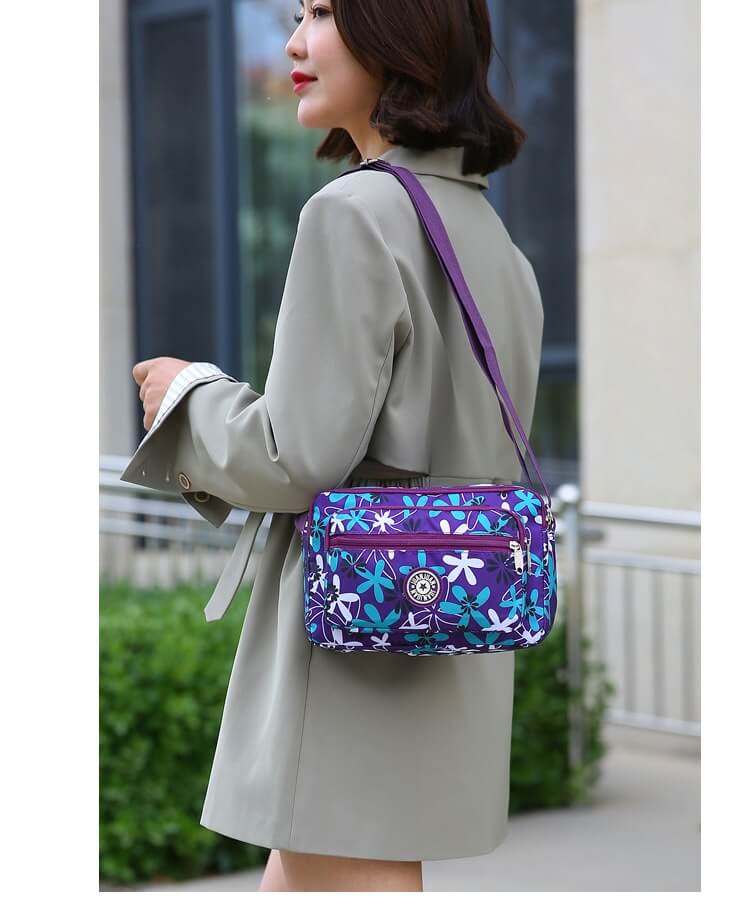 תיק צד צבעוני עם רצועת כתף רחבה