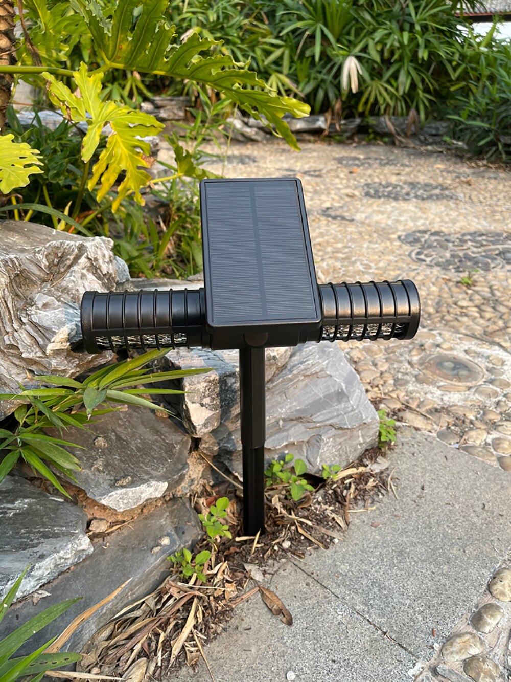 קוטל יתושים סולארי לגינה