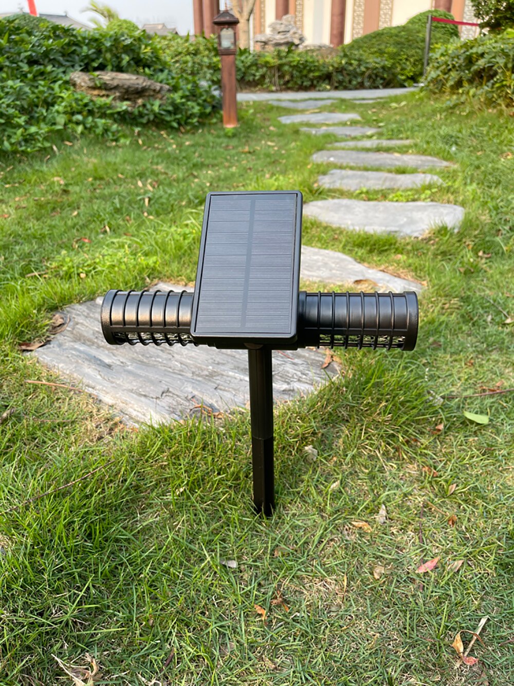 קוטל יתושים סולארי לגינה