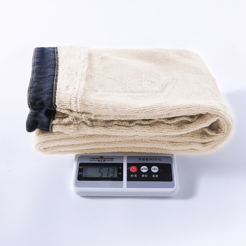 ג’ינס עם בטנה דמוי פרווה