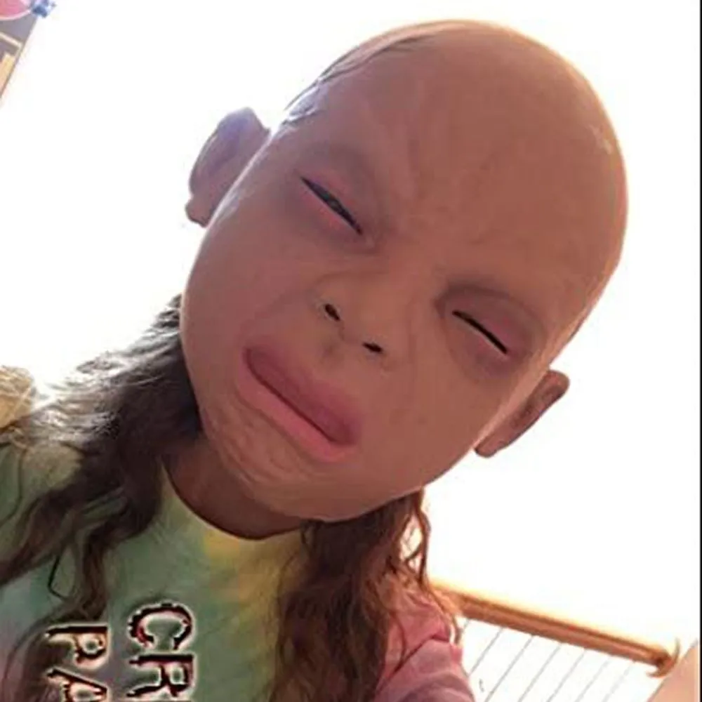 מסכה לפורים של תינוק בוכה