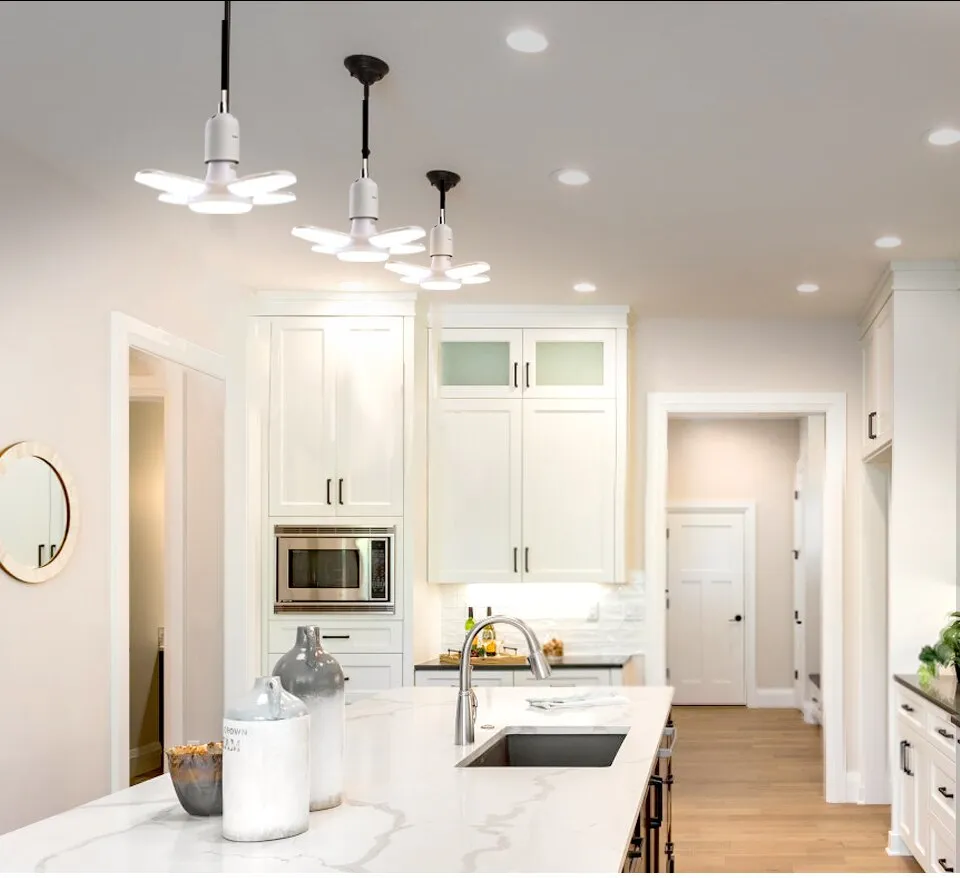 מנורת לד E27 מתקפלת ומתכוננת