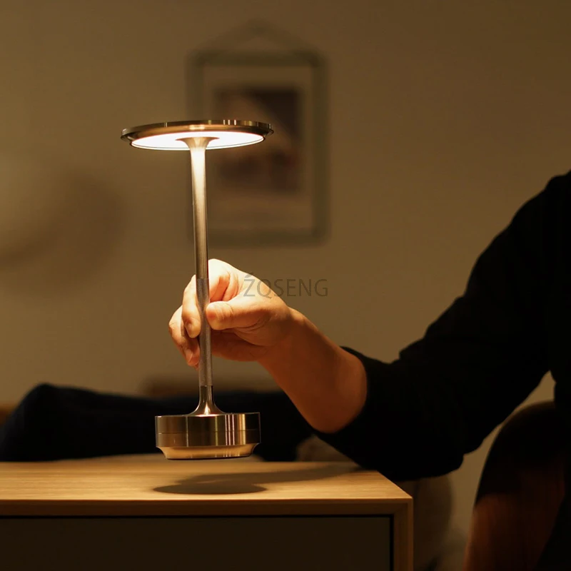 מנורת שולחן נטענת מאלומיניום עם חיישן מגע ועמעום – תמונה 6