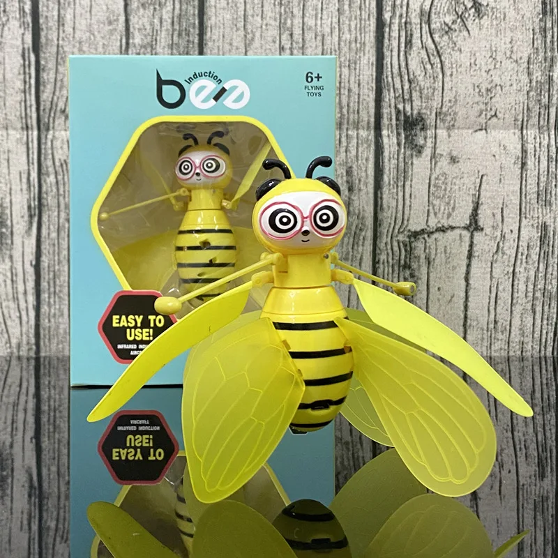 צעצוע דבורה מרחפת עם חיישני תנועה וסוללה נטענת – תמונה 6