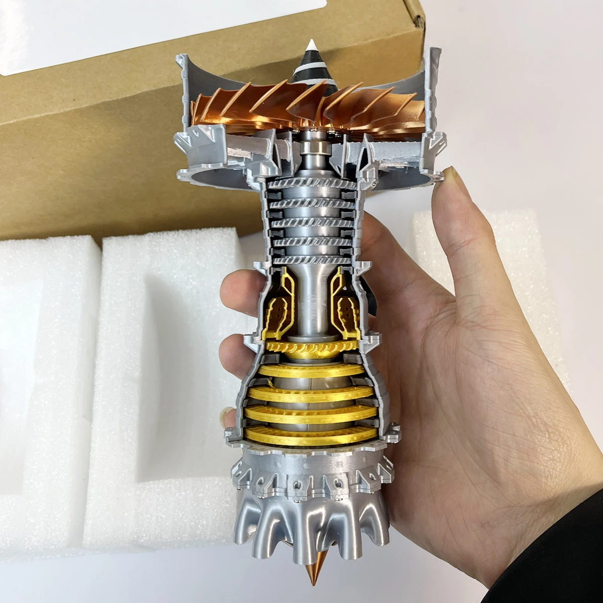 דגם מנוע מטוס מכני 1:20 עם סוללות ומעמד תצוגה – תמונה 5