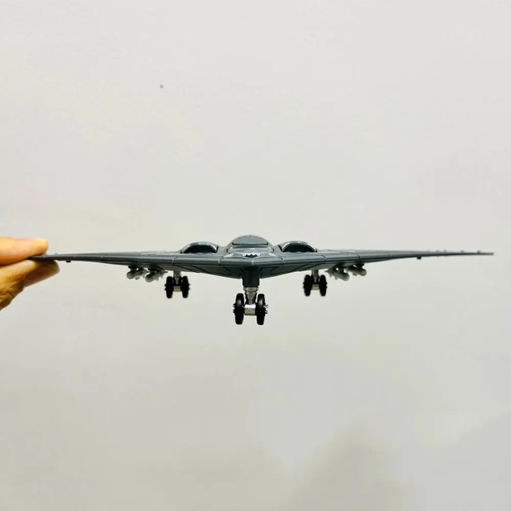 דגם מטוס B-2 מתכת בקנה מידה 1:200 לאוספים – תמונה 5
