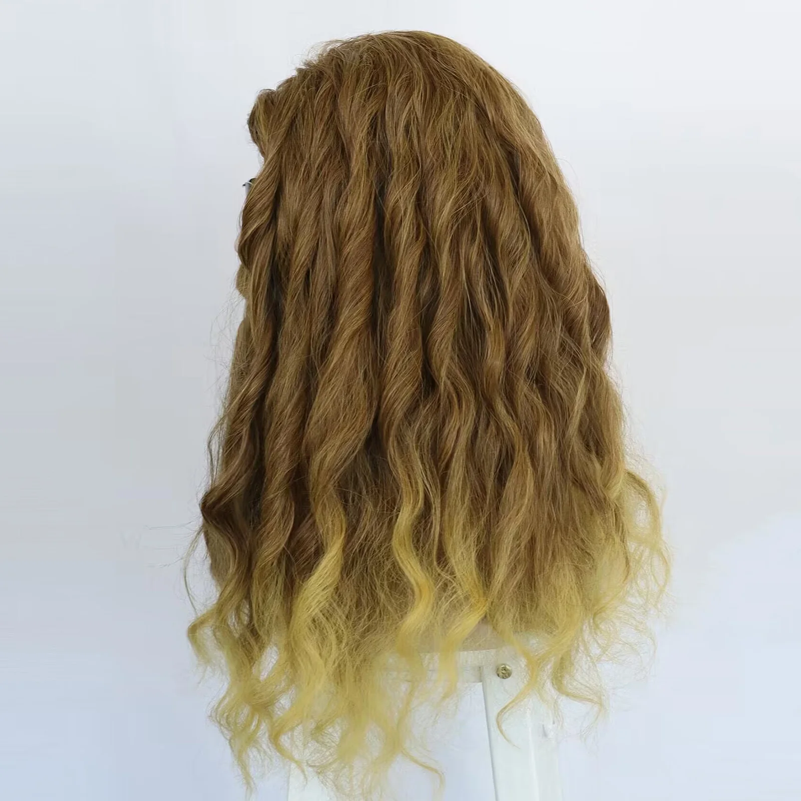 פאה גלית עם זקן מובנה בצבע קאמל באורך 56 ס״מ – תמונה 4