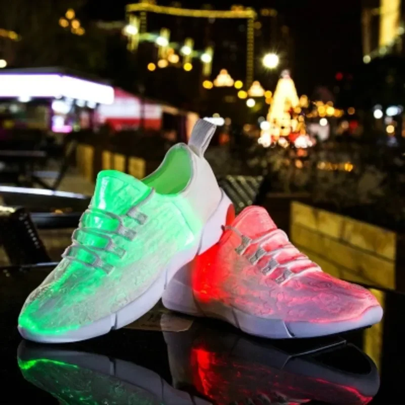 נעלי סניקרס זוהרות עם תאורת LED וטעינת USB לכל המשפחה – תמונה 2