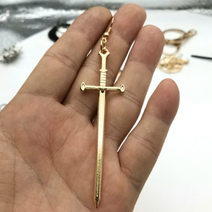 עגילים בצורת חרבות לסגנון גותי לנשים ובנות – תמונה 4