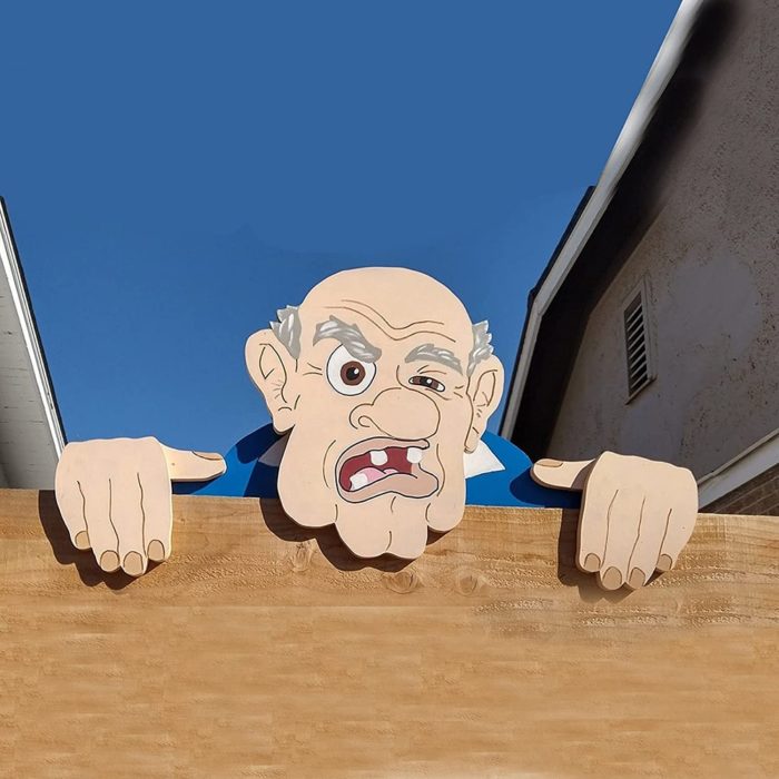 שלט לגדר גינה בדמות זקן כועס מעץ עמיד – תמונה 6