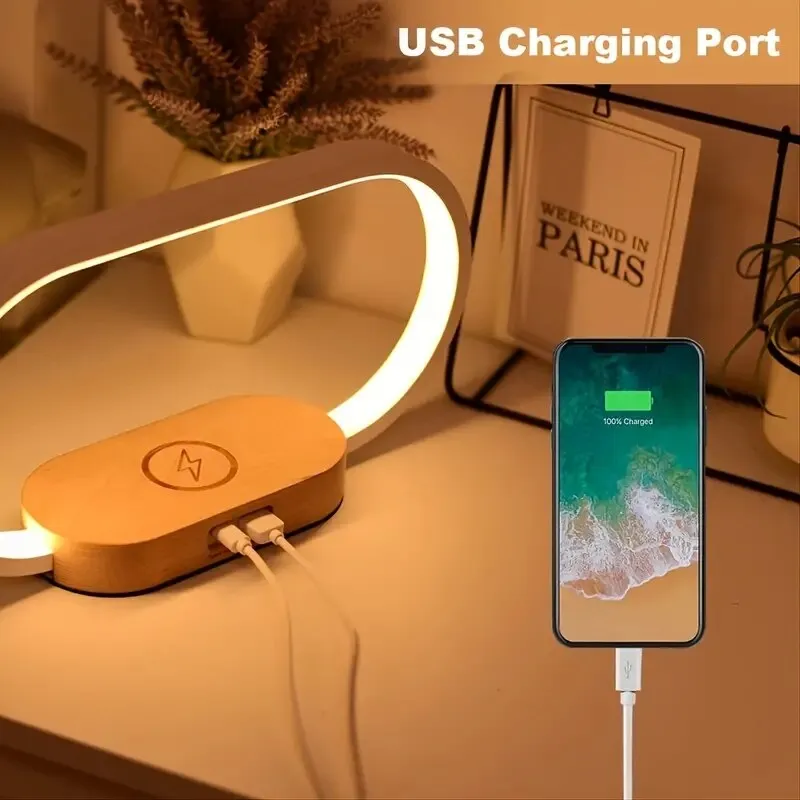 מנורת לילה עם מטען אלחוטי, שעון ויציאת USB מעץ – תמונה 5