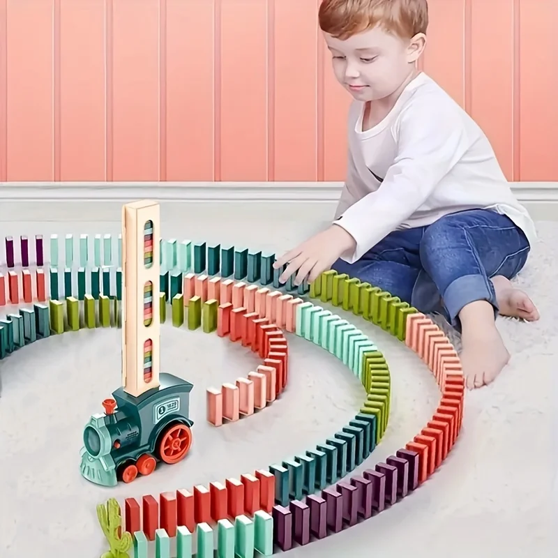 קטר דומינו אוטומטי עם 60 אבנים למסלולים מרהיבים – תמונה 3