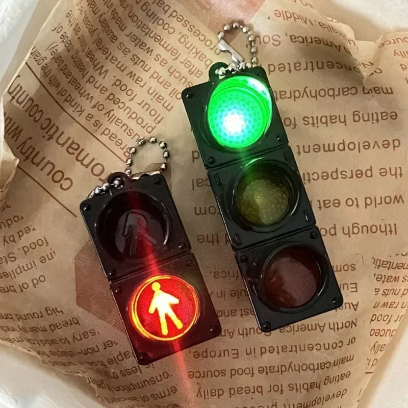 מחזיק מפתחות רמזור LED עם אורות צבעוניות - גאדג'ט ייחודי – תמונה 3