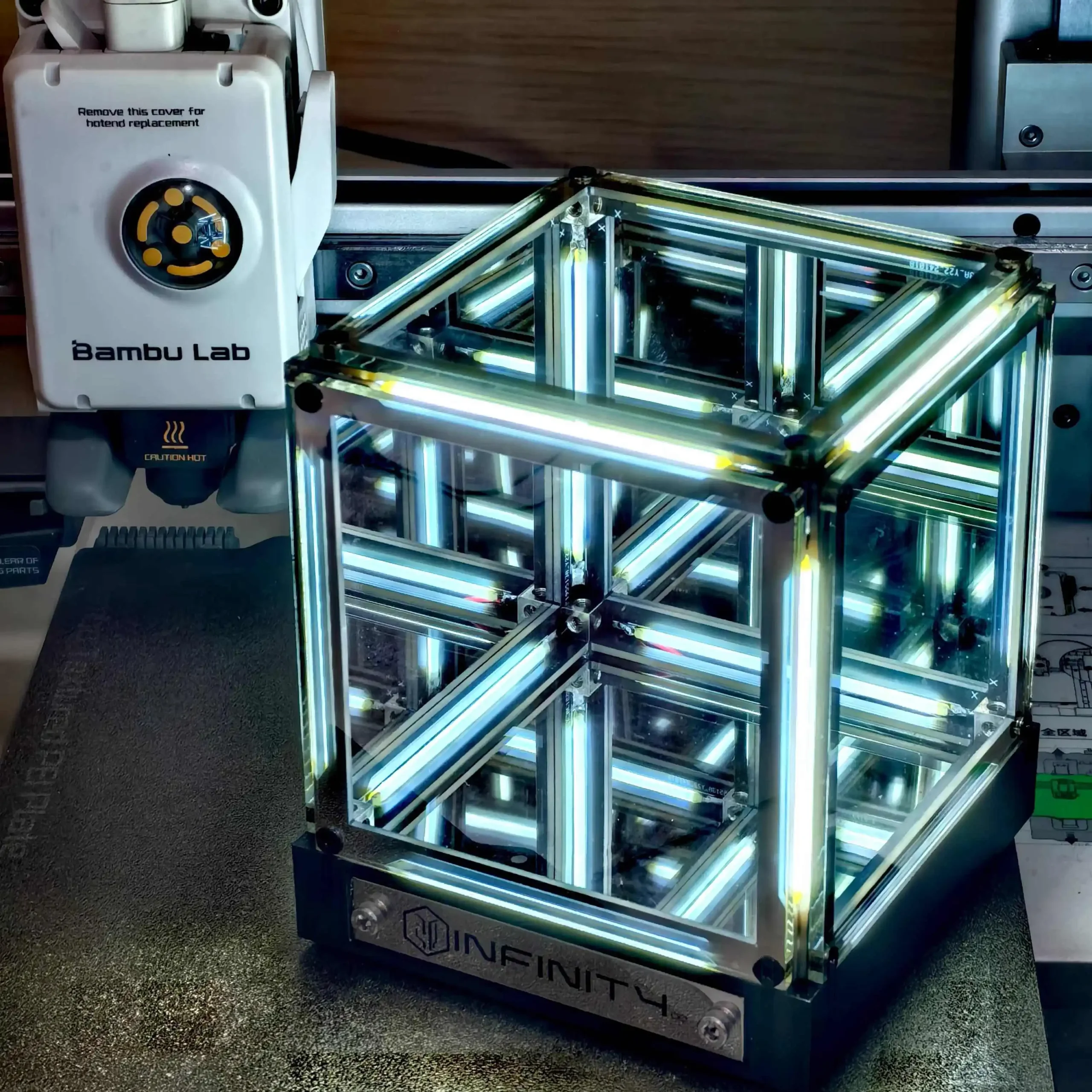 מנורת קוביית אינפיניטי LED לשולחן, גיימינג ועיצוב חדר – תמונה 3