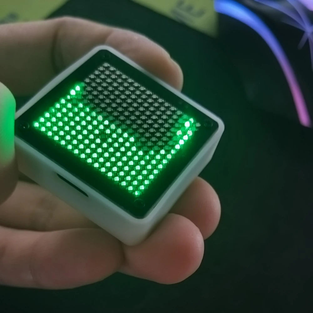 קישוט שולחני LED עם אפקט זרימת מים ותאורה צבעונית – תמונה 4