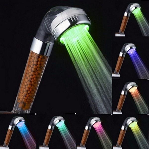 ראש מקלחת LED צבעוני עם 7 צבעים וכדורי מינרל ספא
